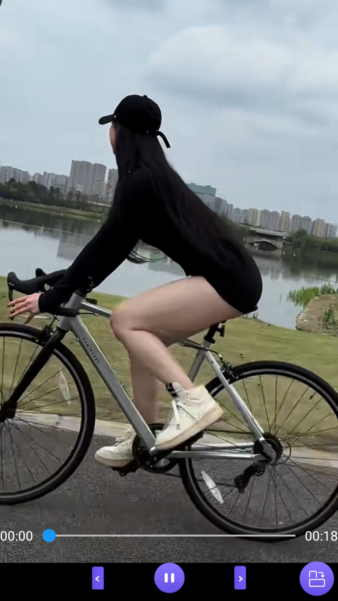 去哪里买女生穿过的袜子女生会卖给你截图